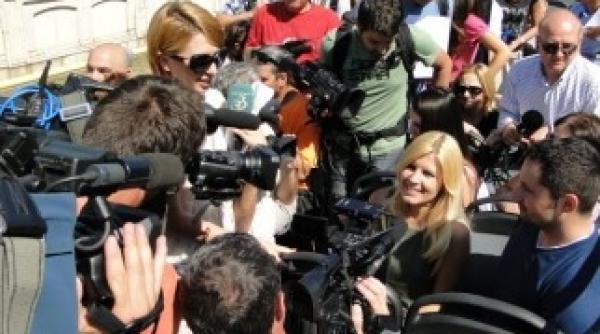 udrea a fost primul turist care a mers cu autobuzul decapotat vezi aici poze de pe traseu