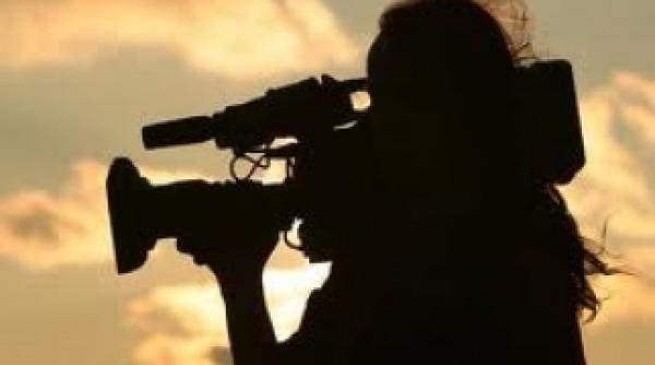 inspectori itm filmati la masa cu cei pe care ii controlau au smuls camera unui jurnalist video