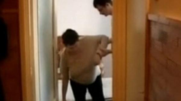 o femeie epileptica si partial paralizata nu si poate lua pensia pentru ca nu se poate deplasa la casa de pensii