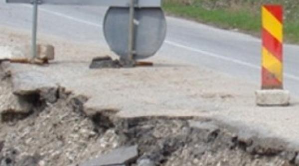 trafic blocat pe dn 18 in maramures din cauza unei alunecari de teren