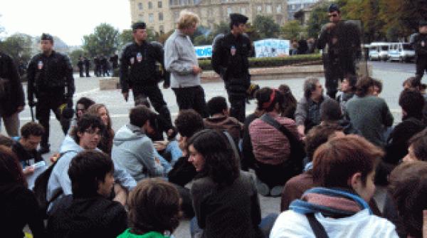 papa a evacuat taberele indignatilor din piata puerta del sol si din centrul madridului