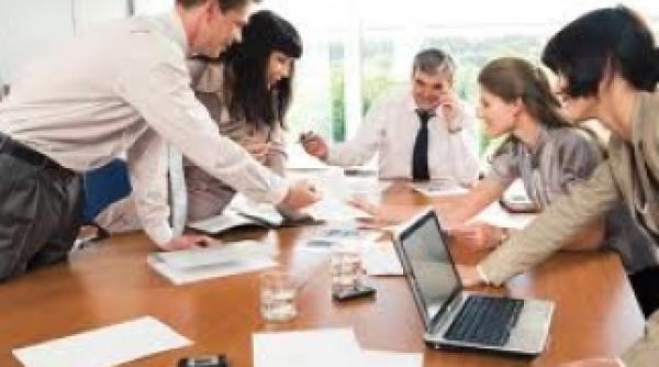 vezi ce metode folosesc firmele pentru a si tine pe loc angajatii doar o treime ofera recompense financiare