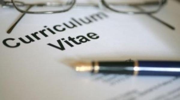 romanii isi gasesc foarte greu de lucru se aplica si cate 6 luni pana la gasirea unui job