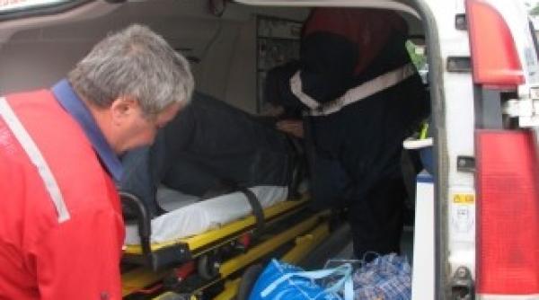 un minor de 12 ani a fost injunghiat de mama sa dupa ce i a cerut de macare