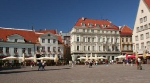 focuri de arma la ministerul apararii eston un gardian luat ostatic oamenii se arunca de la geam