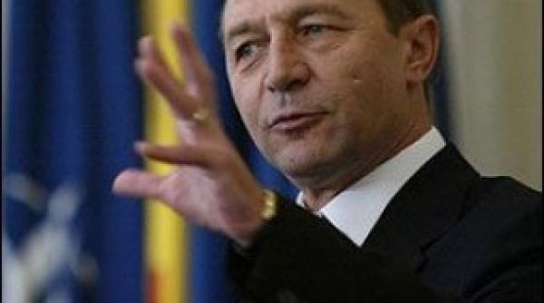e clar vine un nou val de criza basescu si a reluat vechiul discurs sunt prea multi bugetari in romania trebuie redus numarul lor