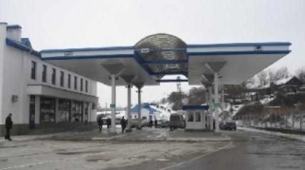 noua vamesi si trei civili de la biroul vamal stanca costesti ridicati de diicot pentru contrabanda