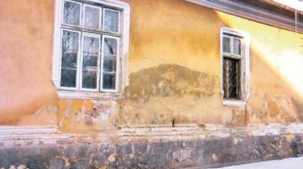 elena udrea zidul de la targoviste unde a fost impuscat ceausescu obiectiv turistic