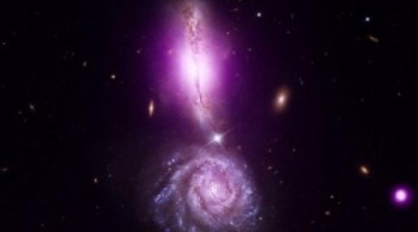 o coliziune intre doua galaxii a format o imagine spectaculoasa un semn al exclamarii vezi foto