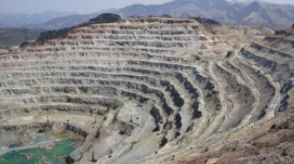 basescu cred ca exploatarea de la rosia montana trebuie sa inceapa noi avem nevoie de acest aur pentru a l duce in rezerva bnr