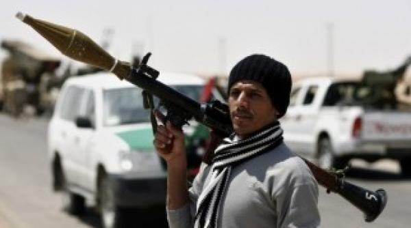 liderul libian mai controleaza 15 20 din tripoli doi dintre fiii colonelului au fost arestati