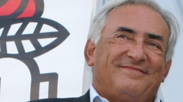 fostul sef al fmi dominique strauss kahn ar putea scapa dupa ce procurorii au cerut retragerea acuzatiilor de viol asupra cameristei