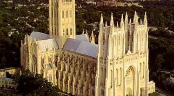 monumentul washington si catedrala nationala avariate in urma cutremurului de 5 8 din sua