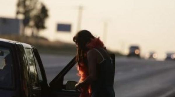 doua surori de 14 si 15 ani obligate sa se prostitueze de catre ruda care le avea in grija