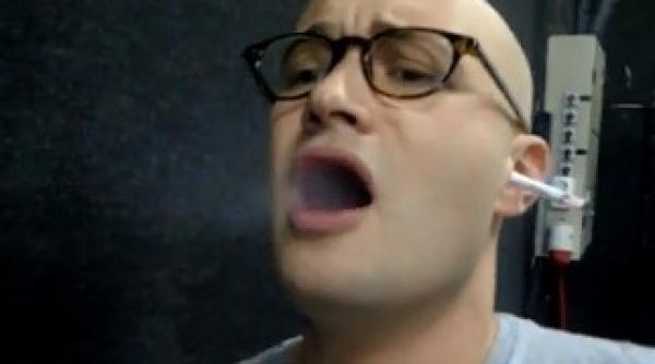 mihai bendeac fumeaza cu urechea video