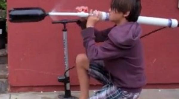 o cascadorie pe motoclicleta s asfarsit in zid video