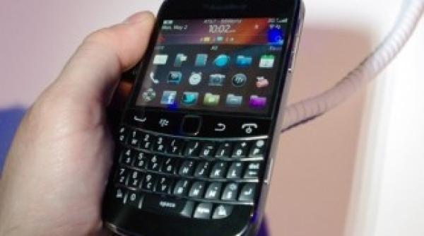 blackberry boldtm 9900 ajunge in romania la orange vezi cat costa