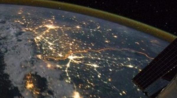 linia de granita dintre india si pakistan este vizibila din spatiu vezi aici de ce