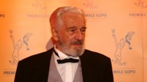 dupa 2 luni se vacanta parlamentara sergiu nicolaescu si a mai luat inca o luna de concediu fara plata