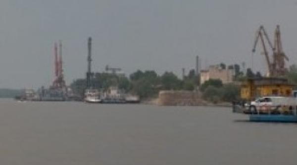 o nava de pasageri a esuat pe dunare din cauza nivelului scazut al apei