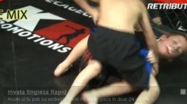 copii pusi sa se lupte in custi de la 5 ani fara echipamente de protectie