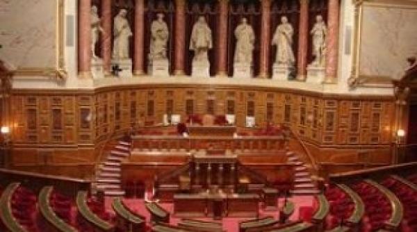 seism politic in franta socialistii preiau conducerea senatului inaintea prezidentialelor