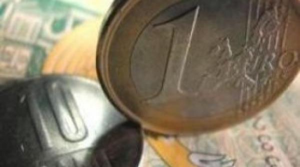 leul la cel mai scazut nivel din 2011