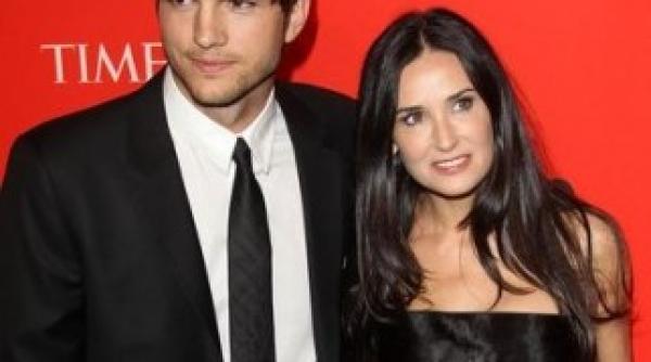 demi moore a incetat sa l mai urmareasca pe ashton kutcher pe twitter