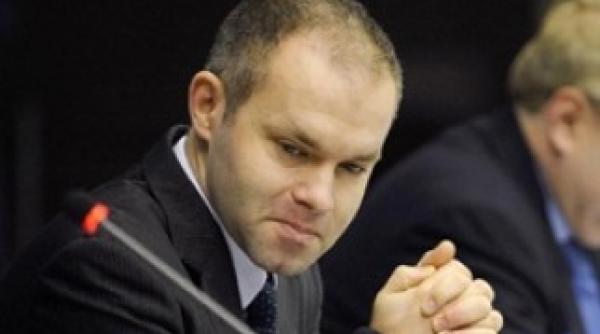 funeriu bun de plata este obligat sa plateasca 20 din salar pentru ca a refuzat sa reangajeze un inspector scolar