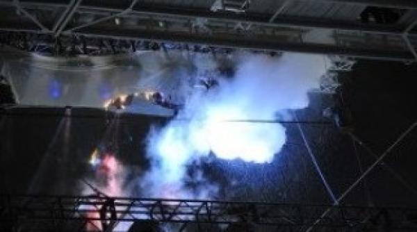 la inaugurarea de sambata acoperisul principalului stadion de la euro 2012 din ucraina a luat foc