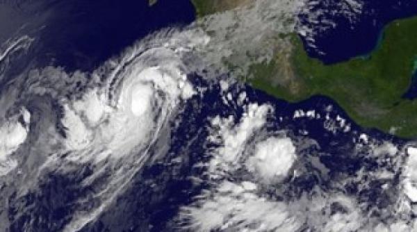 litoralul mexican asteapta sosirea uraganului jova de categoria a 2 a