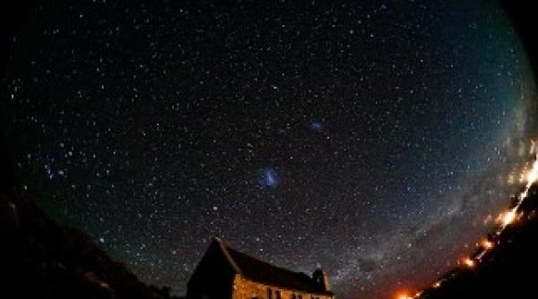 si totusi se invarte imagini extraordinare cu cerul de deasupra noastra