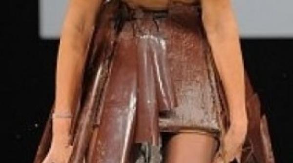 rochia din ciocolata a unui model s a topit pe podium foto