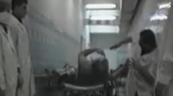 un om reuseste sa ridice un cadavru cu forta energiei