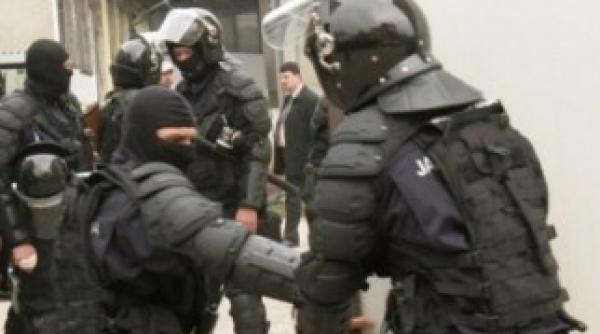 perchezitii in sase judete vizata o grupare de falsificatori de bani si documente de identitate