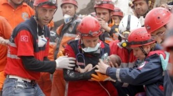 salvare miraculoasa in turcia nou nascut de 15 zile gasit in viata sub daramaturi la 48 de ore de la cutremur