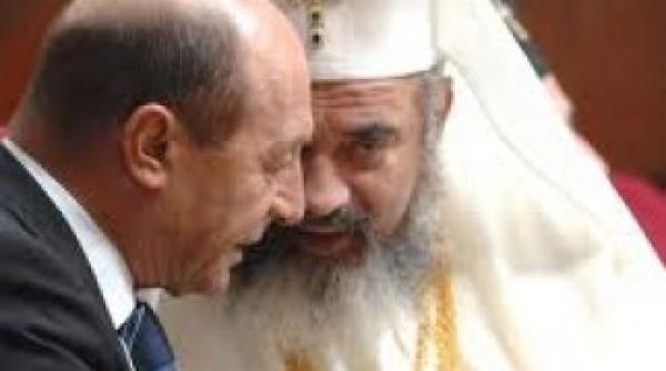 vezi aici unde au fost basescu boc anastase si patriarhul in timpul discursului regelui