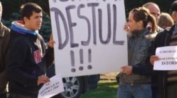 protestul angajatiilor de la romplumb a continuat si astazi