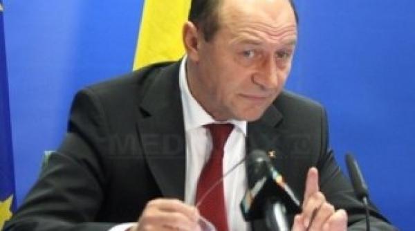 basescu foarte multi jurnalistii cu ochii umezi ca multi sunt parati au casunat pe cas ca e prea mare