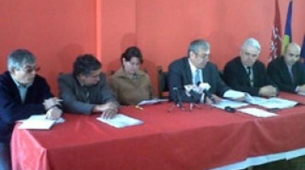 consilierii usl isi acuza colegii de la pdl ca incearca sa dizolve consiliul local vulcan