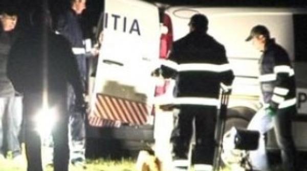 fetita de doi ani gasita langa cadavrul mamei la turda