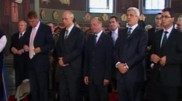 basescu la canonizarea mitropolitului andrei aguna nu pierd prilejul de a ma inchina in fata sfintelor fete bisericesti
