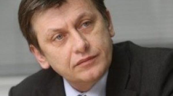 antonescu ciorbea si pavelescu fojgaie prin curtea palatului cotroceni cand li se ordona