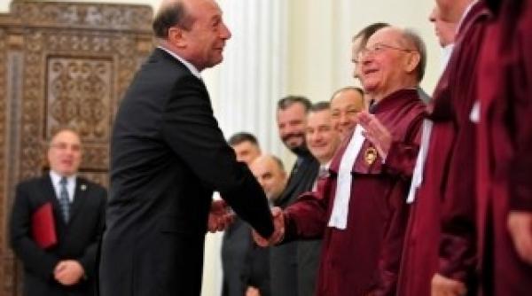 basescu indiferent de decizia ccr bani nu exista pentru cresterea pensiilor si salariilor