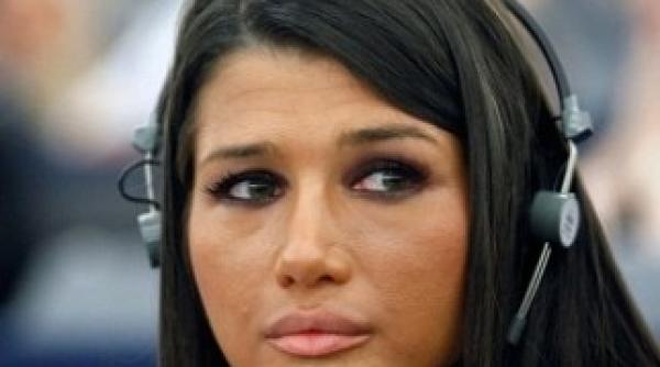 elena basescu ignorata marti in timpul discursului din parlamentul european video