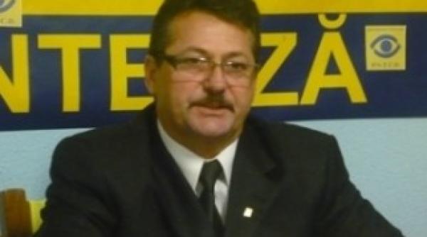 taranistii argeseni l au trimis pe ion iliescu sa si lanseze cartea la arpechim