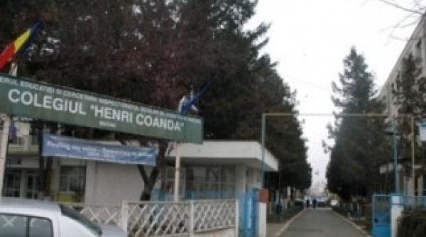 un elev bacauan a fost amendat de politie dupa ce si a facut profesoara comunista