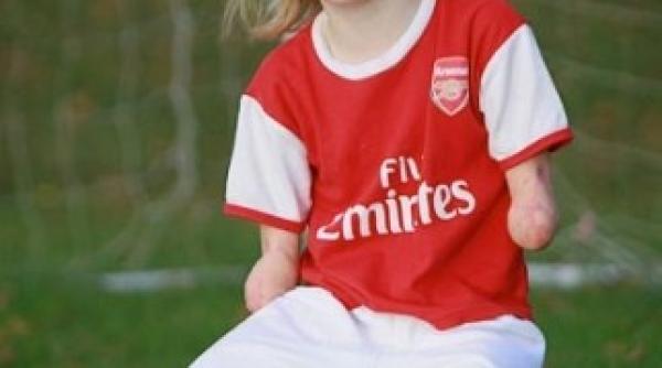 lectie de viata copil fara picioare in echipa de fotbal a scolii