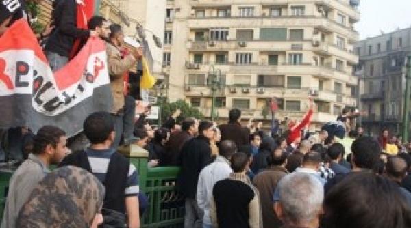 un mort si sute de raniti in urma protestelor din piata tahrir din cairo