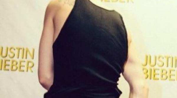 justin bieber prins cu pantaloni in vine poarta chilotei de fetita vezi foto